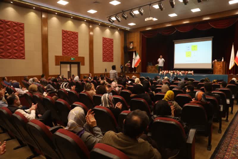 مجتمع آموزشی دانا جلسه آشنایی با تاب آوری برگزار کرد