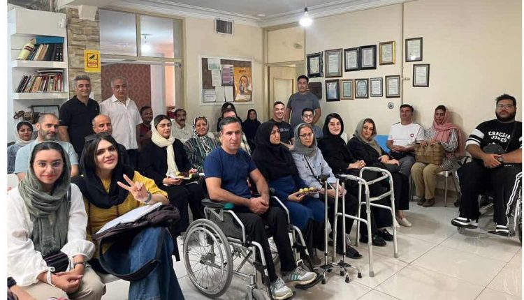 تاب آوری و کیفیت زندگی دو مفهوم درهم تنیده هستند که بر یکدیگر تأثیر می گذارند. افزایش تاب آوری می تواند به بهبود کیفیت زندگی معلولین کمک کرده و بالعکس، داشتن کیفیت زندگی بهتر می تواند تاب آوری را ارتقا دهد.